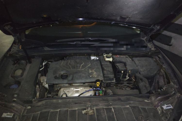 Used DS 5LS 2014 1.8L automatic Comfort version VTi140 Engine Bay