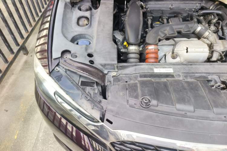 Used DS 5LS 2014 1.6T Luxury Edition THP160 Engine Bay Right