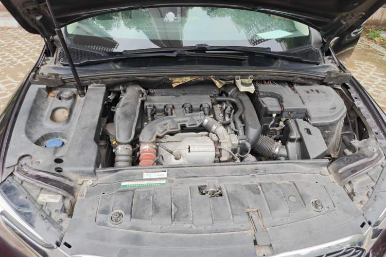 Used DS 5LS 2014 1.6T Luxury Edition THP160 Engine Bay