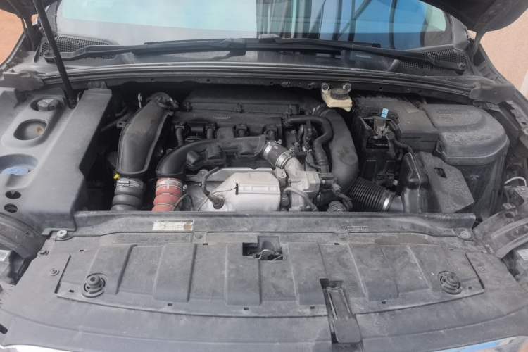 Used DS 5LS 2014 1.6T Luxury Edition THP160 Engine Bay