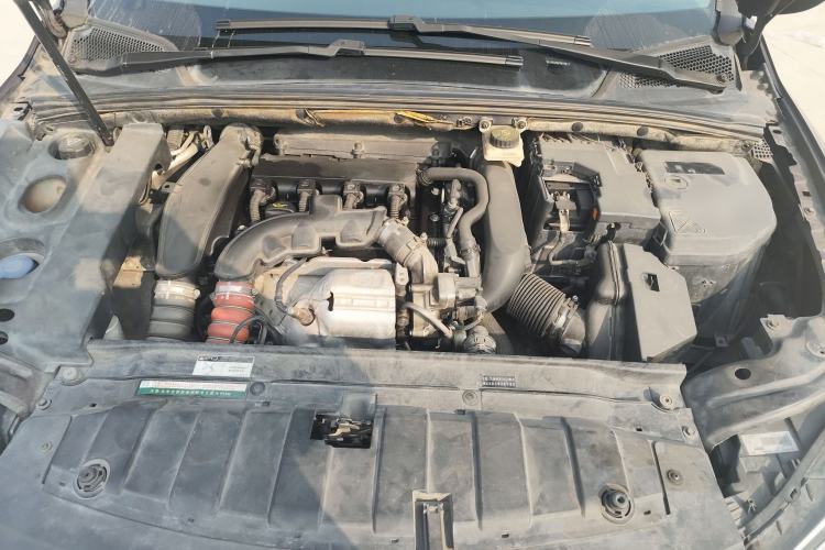 Used DS 5LS 2014 1.6T Elegant Version THP160 Engine Bay