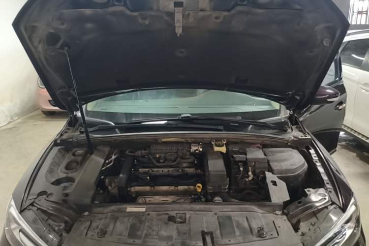 Used DS 5LS 2014 1.8L automatic Comfort version VTi140 Engine Bay