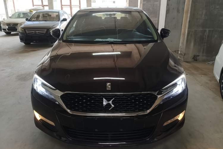 Used DS 5LS 2014 1.8L automatic Comfort version VTi140 Front