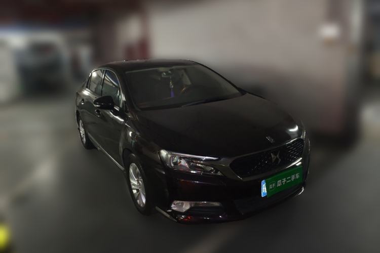 Used DS 5LS 2014 1.8L automatic Comfort version VTi140 Front Right 45 Deg