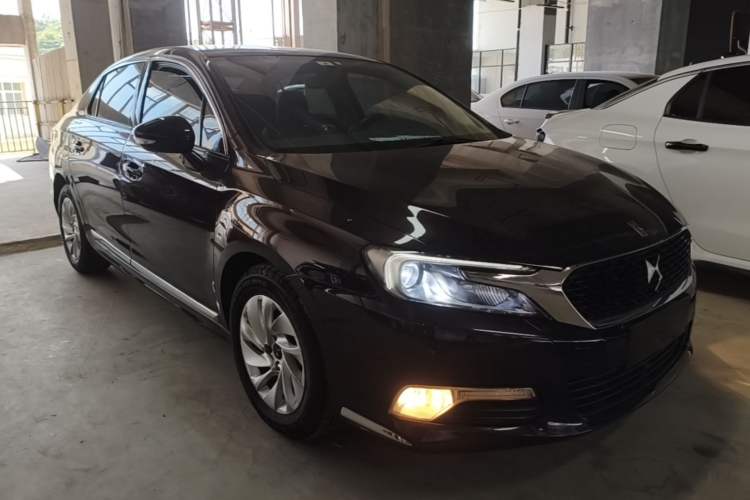 Used DS 5LS 2014 1.8L automatic Comfort version VTi140 Front Right 45 Deg