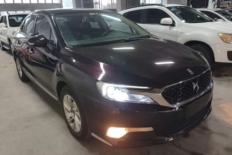 Used DS 5LS 2014 1.8L automatic Comfort version VTi140 Front Right 45 Deg