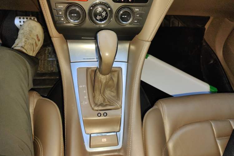 Used DS 5LS 2014 1.6T Prestige Edition THP200 Gear Lever