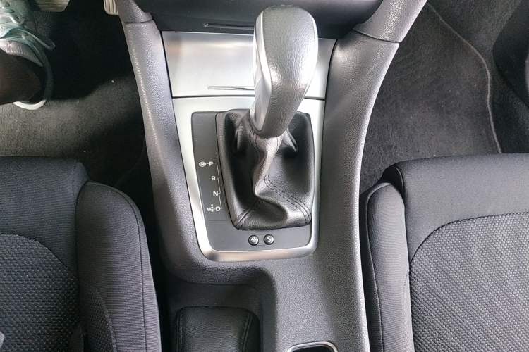 Used DS 5LS 2014 1.8L automatic Comfort version VTi140 Gear Lever