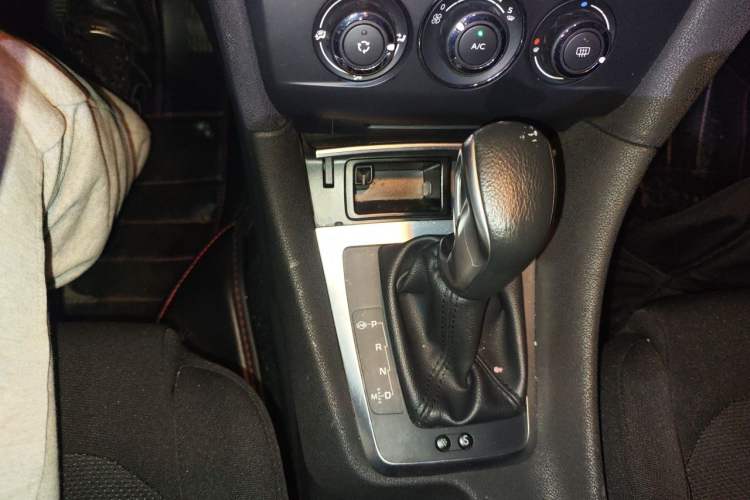 Used DS 5LS 2014 1.8L automatic Comfort version VTi140 Gear Lever