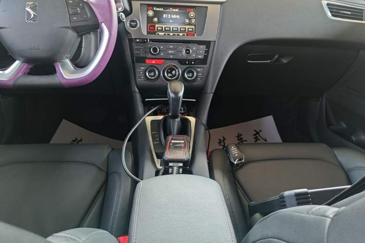 Used DS 5LS 2014 1.6T Luxury Edition THP160 Gear Lever