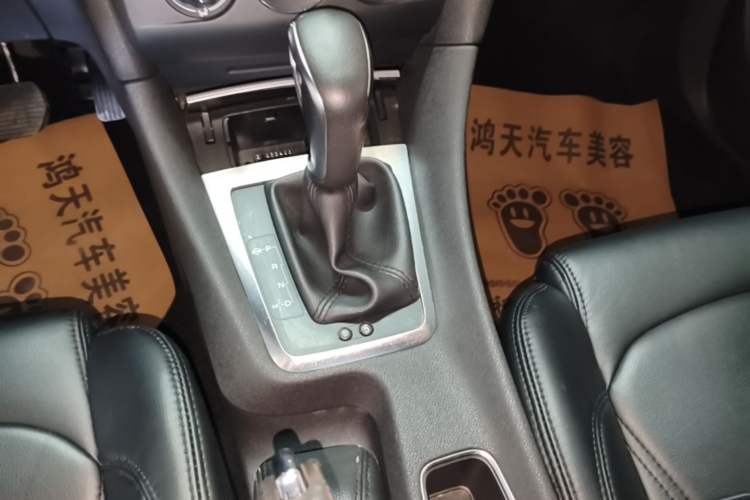 Used DS 5LS 2014 1.8L automatic Comfort version VTi140 Gear Lever