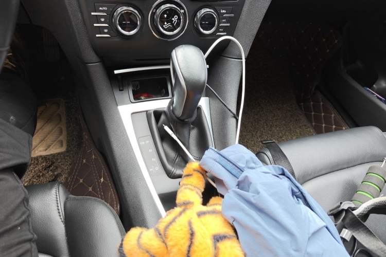 Used DS 5LS 2014 1.6T Luxury Edition THP160 Gear Lever