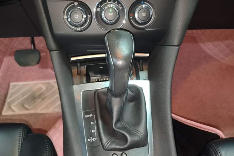 Used DS 5LS 2014 1.8L automatic Comfort version VTi140 Gear Lever