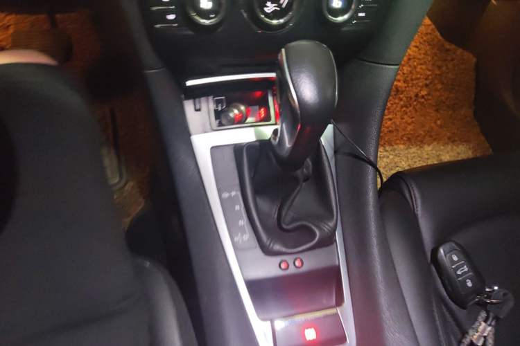 Used DS 5LS 2014 1.6T Luxury Edition THP160 Gear Lever