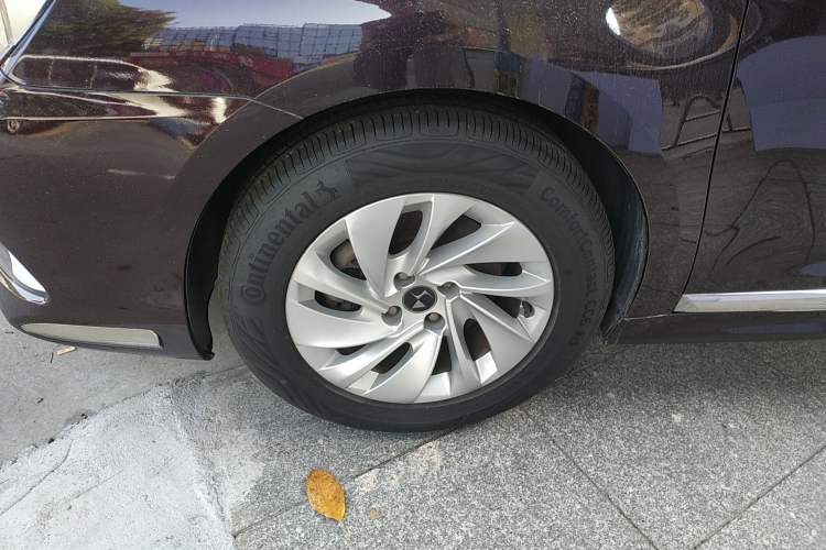 Used DS 5LS 2014 1.8L automatic Comfort version VTi140 Left Front Wheel Hub