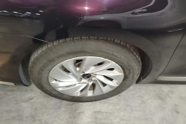 Used DS 5LS 2014 1.8L automatic Comfort version VTi140 Left Front Wheel Hub