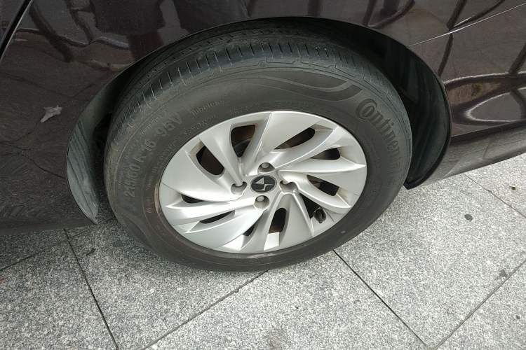 Used DS 5LS 2014 1.8L automatic Comfort version VTi140 Left Rear Wheel Hub