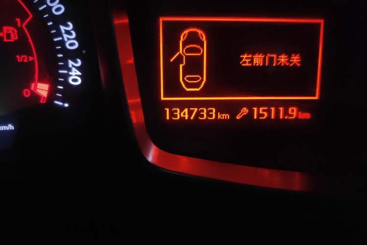 Used DS 5LS 2014 1.6T Luxury Edition THP160 Odometer Close Up