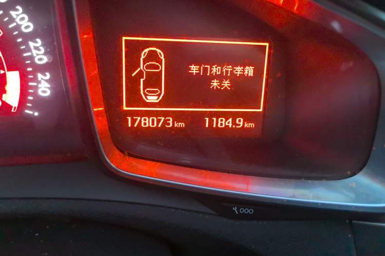 Used DS 5LS 2014 1.6T Elegant Version THP160 Odometer Close Up