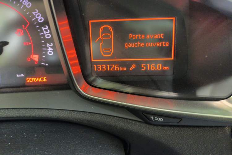 Used DS 5LS 2014 1.6T Luxury Edition THP160 Odometer Close Up