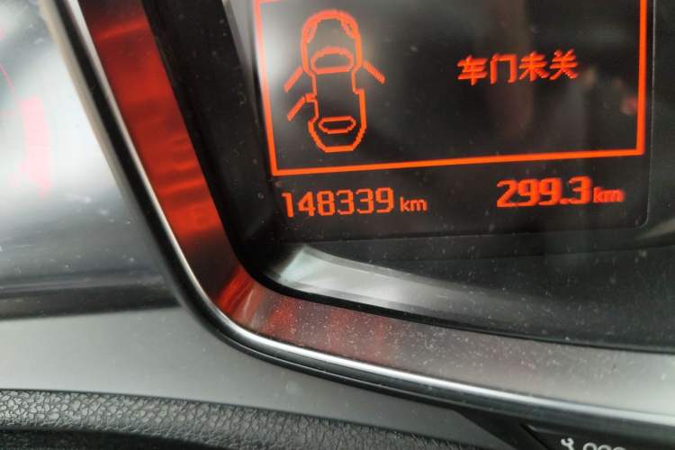 Used DS 5LS 2014 1.6T Luxury Edition THP160 Odometer Close Up