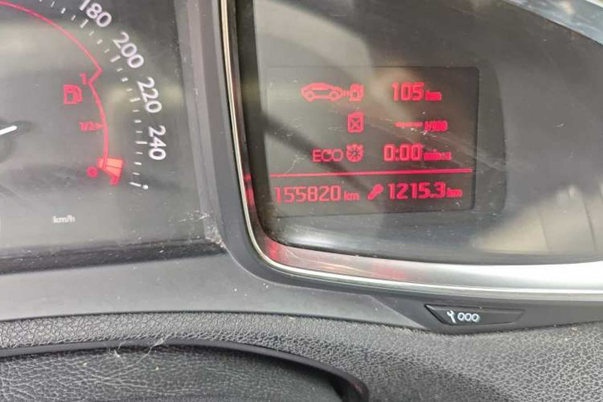 Used DS 5LS 2014 1.8L Manual Comfort Version VTi140 Odometer Close Up