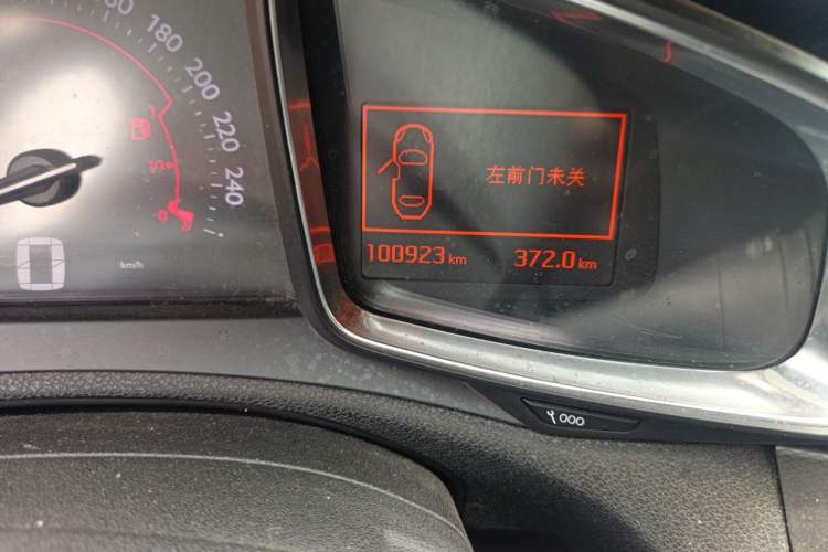 Used DS 5LS 2014 1.8L Elegant Edition VTi140 Odometer Close Up