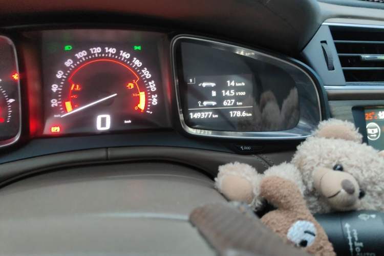 Used DS 5LS 2014 1.6T Prestige Edition THP200 Odometer Close Up
