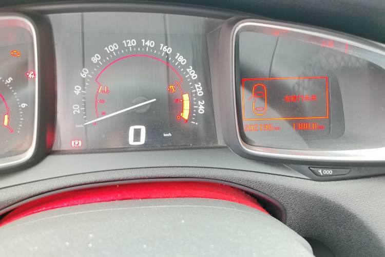 Used DS 5LS 2014 1.8L Elegant Edition VTi140 Odometer Close Up