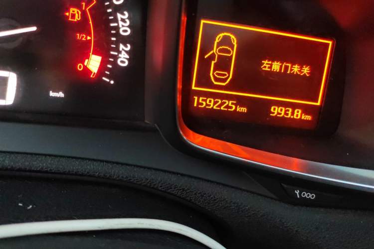 Used DS 5LS 2014 1.6T Luxury Edition THP160 Odometer Close Up