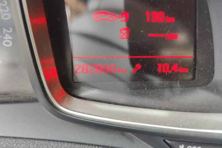 Used DS 5LS 2014 1.6T Luxury Edition THP160 Odometer Close Up