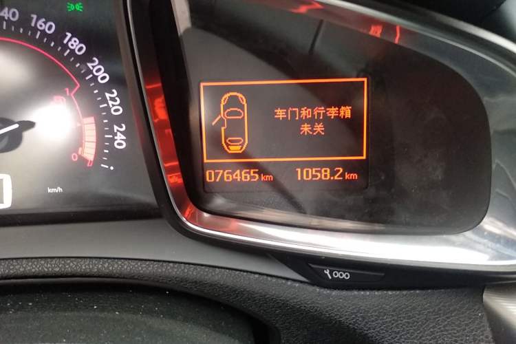 Used DS 5LS 2014 1.6T Luxury Edition THP160 Odometer Close Up