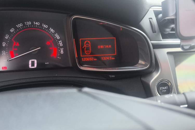Used DS 5LS 2014 1.6T Luxury Edition THP160 Odometer Close Up