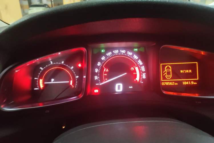 Used DS 5LS 2014 1.6T Luxury Edition THP160 Odometer Close Up