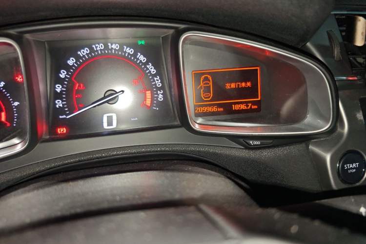 Used DS 5LS 2014 1.6T Luxury Edition THP160 Odometer Close Up