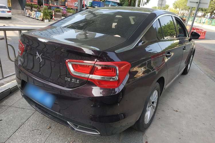 Used DS 5LS 2014 1.8L automatic Comfort version VTi140 Rear Right 45 Deg
