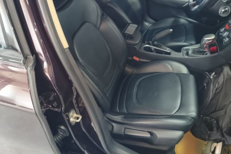 Used DS 5LS 2014 1.8L automatic Comfort version VTi140 Right Front Seat