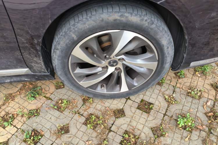 Used DS 5LS 2014 1.6T Luxury Edition THP160 Right Front Wheel Hub