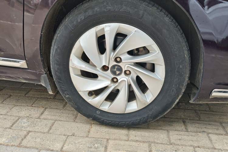 Used DS 5LS 2014 1.8L Manual Comfort Version VTi140 Right Front Wheel Hub
