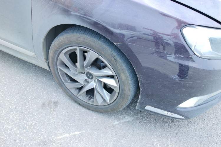 Used DS 5LS 2014 1.8L Elegant Edition VTi140 Right Front Wheel Hub