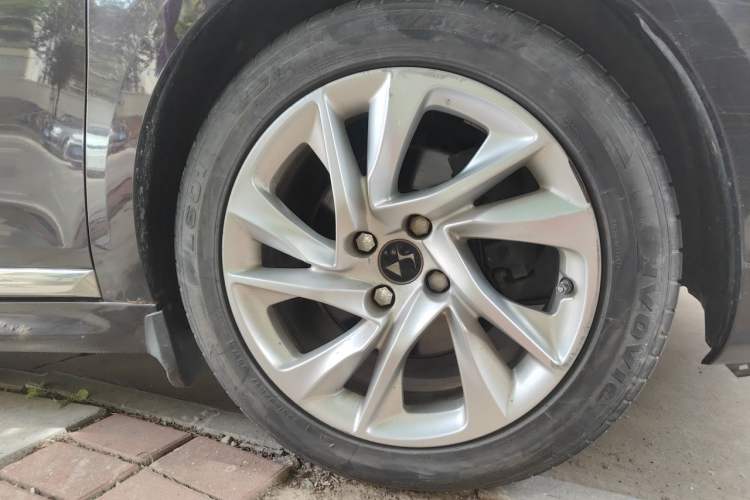 Used DS 5LS 2014 1.8L Elegant Edition VTi140 Right Front Wheel Hub