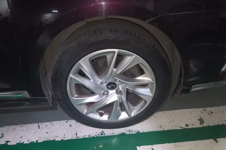 Used DS 5LS 2014 1.8L Elegant Edition VTi140 Right Front Wheel Hub
