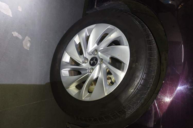 Used DS 5LS 2014 1.8L automatic Comfort version VTi140 Right Front Wheel Hub