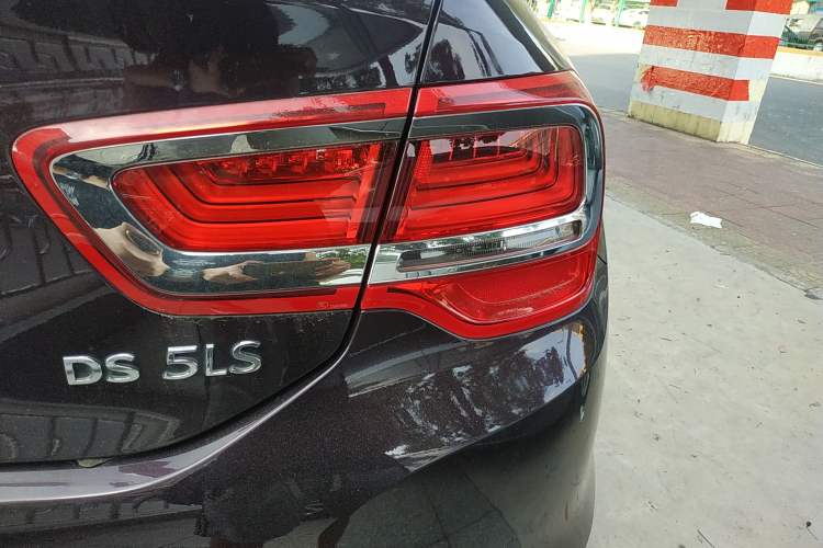 Used DS 5LS 2014 1.8L automatic Comfort version VTi140 Right Rear Taillight