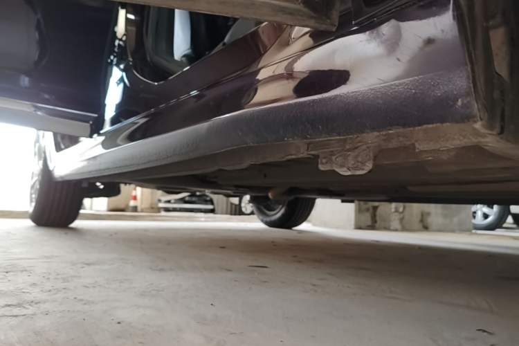 Used DS 5LS 2014 1.8L automatic Comfort version VTi140 Right Side Sill