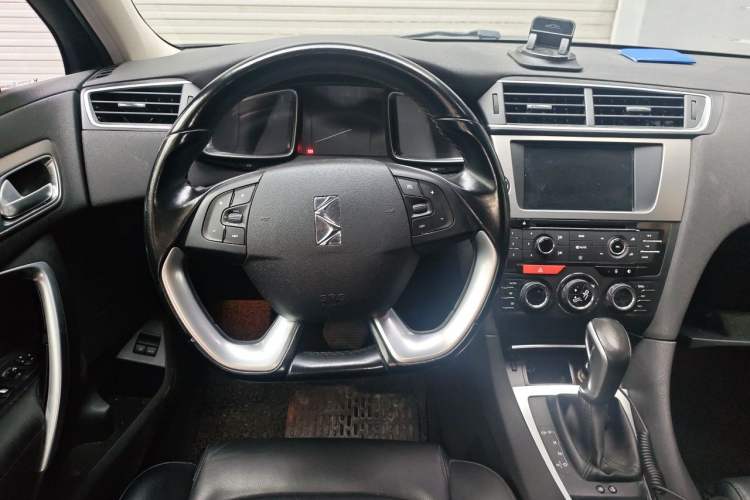 Used DS 5LS 2014 1.6T Luxury Edition THP160 Steering Wheel
