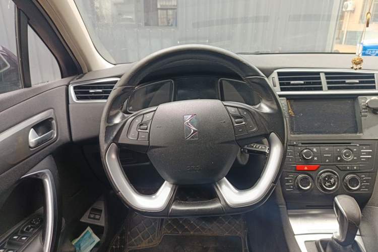 Used DS 5LS 2014 1.8L Elegant Edition VTi140 Steering Wheel