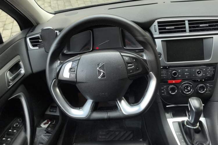 Used DS 5LS 2014 1.6T Luxury Edition THP160 Steering Wheel