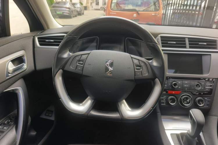 Used DS 5LS 2014 1.6T Luxury Edition THP160 Steering Wheel