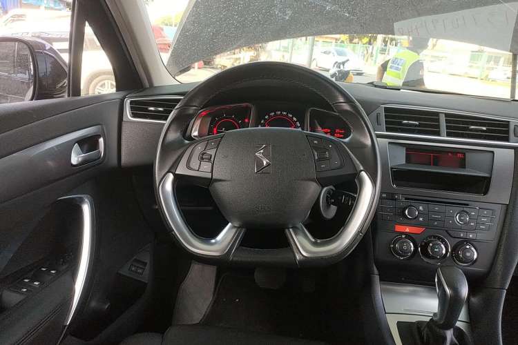 Used DS 5LS 2014 1.8L automatic Comfort version VTi140 Steering Wheel